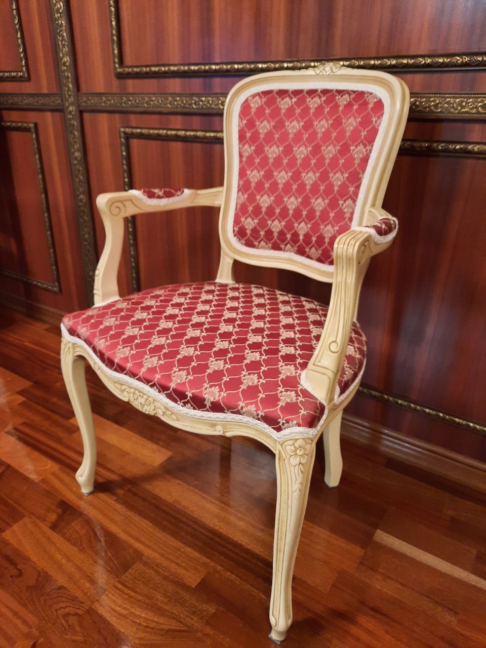 Перетяжка мебели в Петергофе